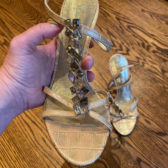 *NWOT* Guess Marciano Rhinestone Sandals - Picture 7 of 9